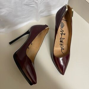 Like new
Lanvin Paris stilettos 

Color: deep red
Shoe size :8
Euro:38